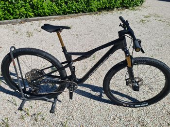 Used Orbea OIZ M-TEAM AXS 2024 2024 Mountainbike, Black, 29 — image 1 of 10