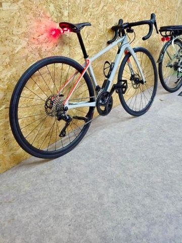 Używany Cannondale Synapse Carbon 3 L 2024 2024 Road & Gravel — zdjęcie 3 z 3
