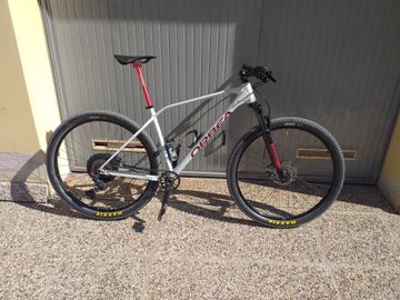 Gebrauchtes Orbea ALMA H30 2022 2022 Mountainbike, Weiß, 29 — Bild 1 von 3