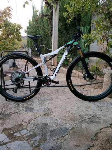 Used Orbea OIZ M PRO 2022 2022 Mountainbike, Green, 29 — image 1 of 5