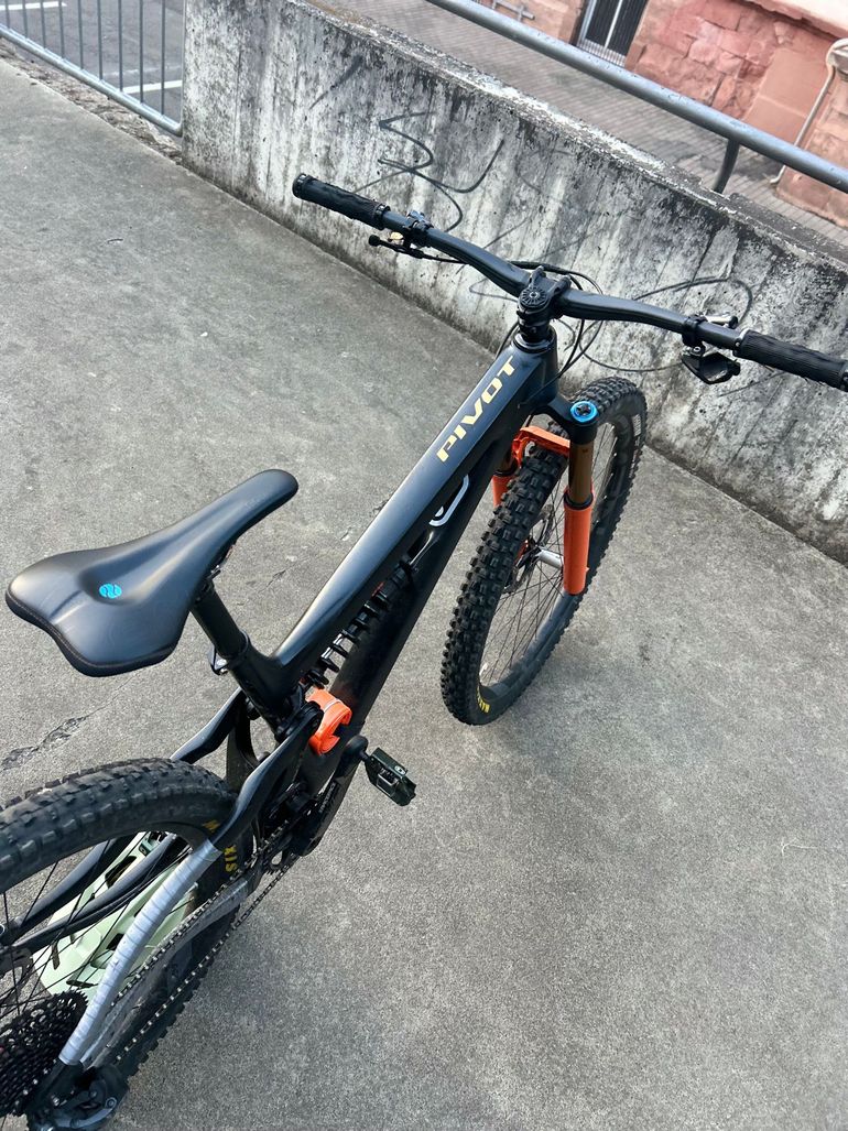 Brugt Pivot Fierbird 2020 2020 Mountainbike — billede 11 af 25