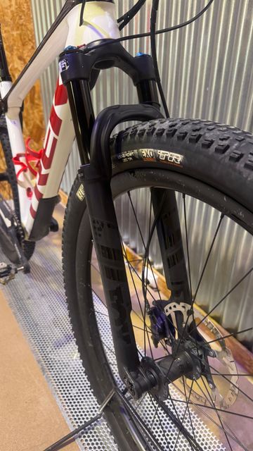 Used Trek Procaliber 9.8 2021 2021 Mountainbike, White, 29 — image 5 of 11