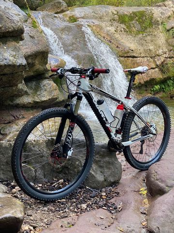 Used Giant Talon Shimano Deore XT 2014 Mountainbike, White — image 1 of 6