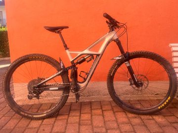 Brugt Specialized Enduro Expert Carbon 29 2014 2014 Mountainbike — billede 1 af 11