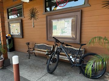 Used Specialized Stumpjumper Shimano SLX 2023 Mountainbike, Light Gray — image 1 of 3