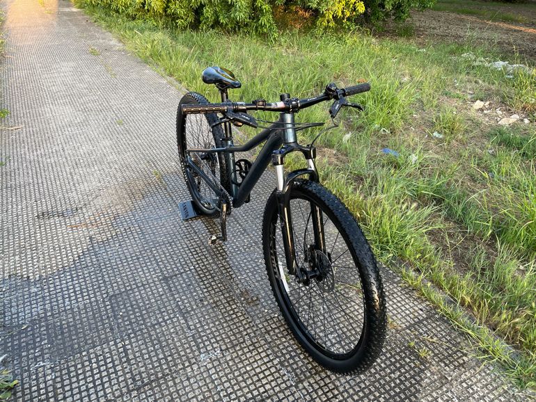 Used Specialized Rockhopper Comp 27.5 2023 2023 Mountainbike, Light Gray, 27.5 — image 5 of 6