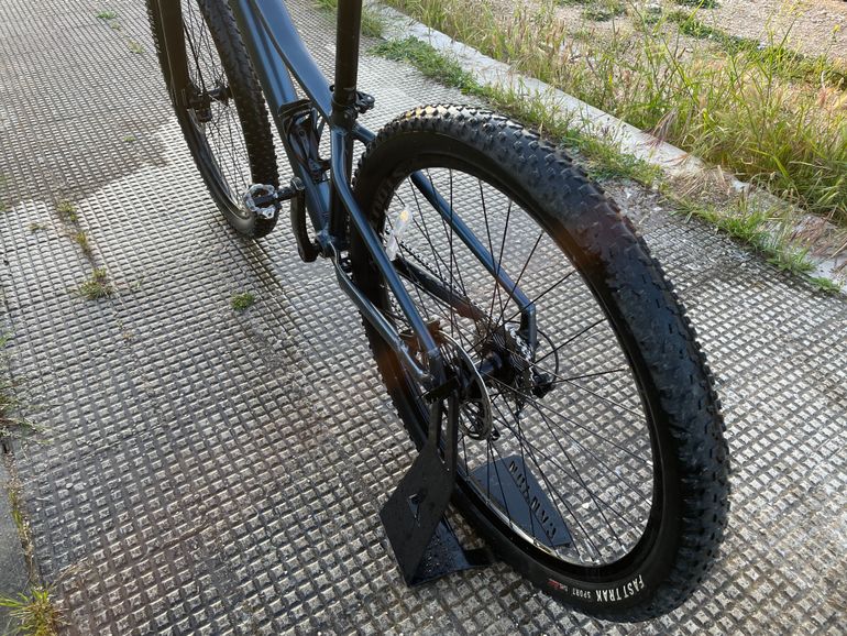 Used Specialized Rockhopper Comp 27.5 2023 2023 Mountainbike, Light Gray, 27.5 — image 2 of 6