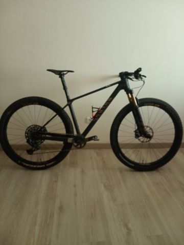 Used Canyon Exceed CF SLX 9 2023 2023 Mountainbike, Black, 29 — image 1 of 12