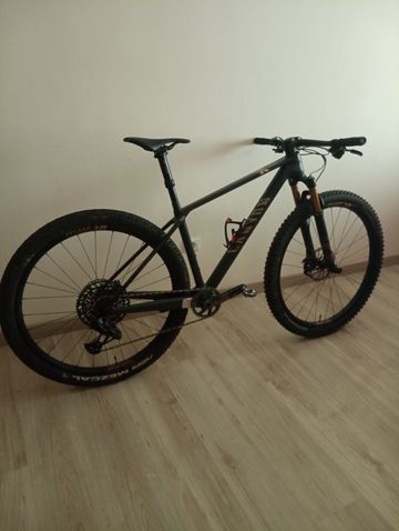 Used Canyon Exceed CF SLX 9 2023 2023 Mountainbike, Black, 29 — image 2 of 12
