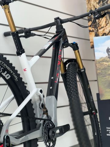 Used Lee Cougan Custom Sram Eagle Transmission X0 2025 Mountainbike, Black — image 5 of 5