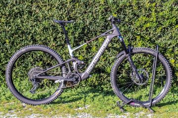 Used Mondraker NEAT R 2024 2024 Mountainbike, Light Gray, 29 — image 1 of 8