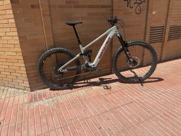 Santa Cruz VALA S / Carbon C 2025 2025 Mountainbike usato, Grigio chiaro — immagine 1 di 4