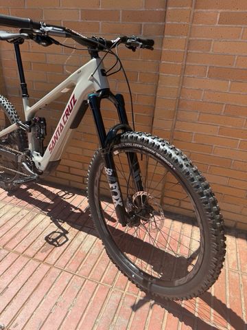 Santa Cruz VALA S / Carbon C 2025 2025 Mountainbike usato, Grigio chiaro — immagine 3 di 4