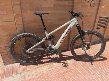 Santa Cruz VALA S / Carbon C 2025 2025 Mountainbike usato, Grigio chiaro — immagine 2 di 4
