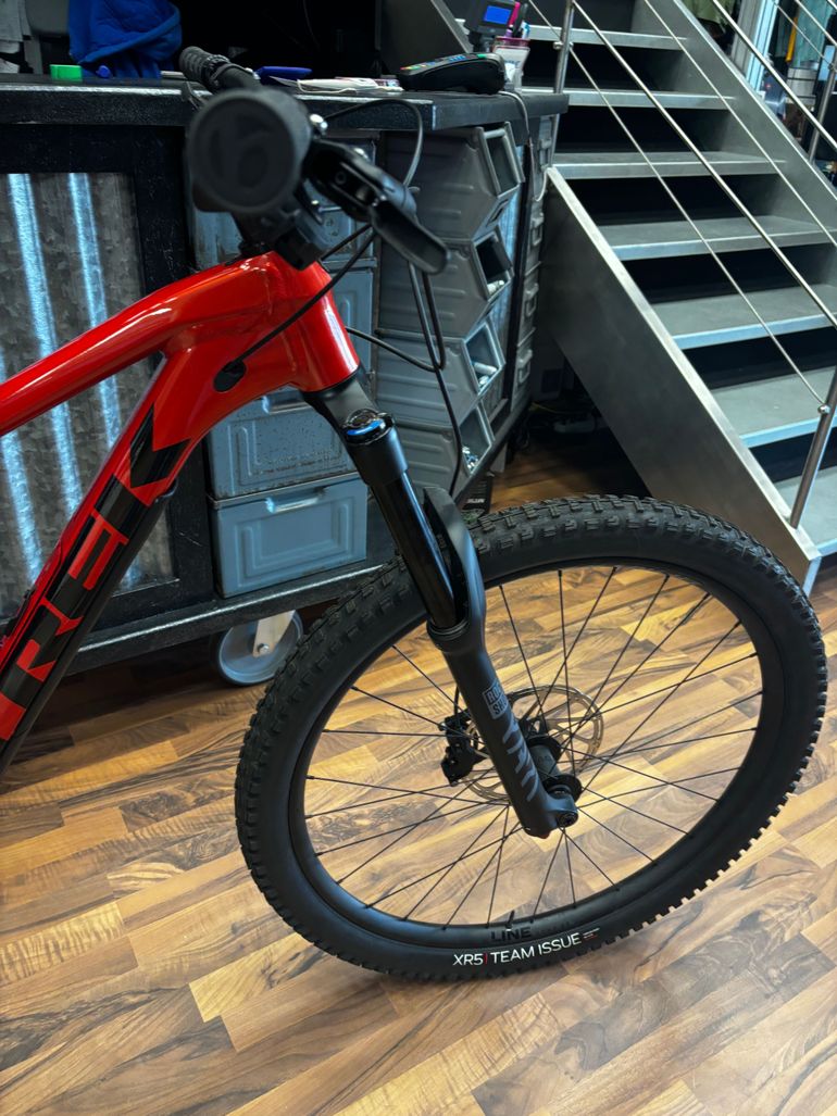 Brugt Trek Slash 7 Gen 5 2023 2023 Mountainbike — billede 4 af 8