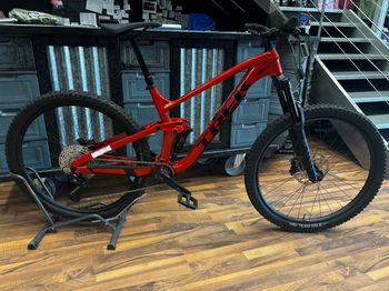 Brugt Trek Slash 7 Gen 5 2023 2023 Mountainbike — billede 5 af 8