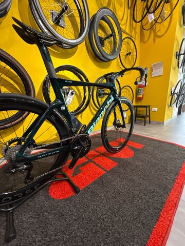 Używany Bianchi Oltre RC Durace Di2 2024 2024 Road & Gravel — zdjęcie 9 z 9