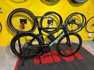 Używany Bianchi Oltre RC Durace Di2 2024 2024 Road & Gravel — zdjęcie 1 z 9