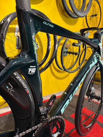 Używany Bianchi Oltre RC Durace Di2 2024 2024 Road & Gravel — zdjęcie 5 z 9