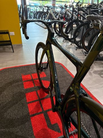 Używany Bianchi Oltre RC Durace Di2 2024 2024 Road & Gravel — zdjęcie 7 z 9