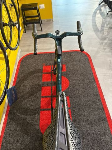 Używany Bianchi Oltre RC Durace Di2 2024 2024 Road & Gravel — zdjęcie 8 z 9