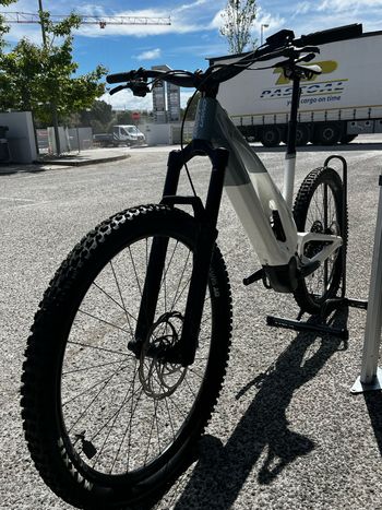Tweedehands UNNO MITH Elite 2024 2024 Mountainbike — afbeelding 3 van 3