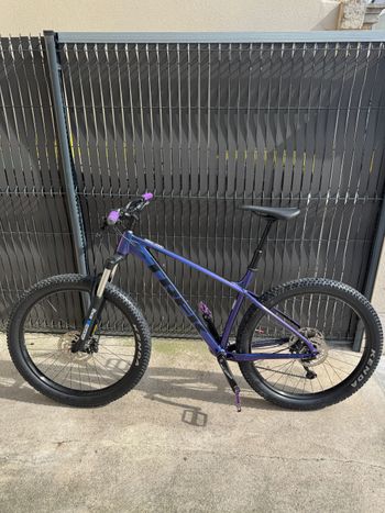 Used Trek Roscoe 6 2022 2022 Mountainbike, Purple, 27.5 — image 2 of 7