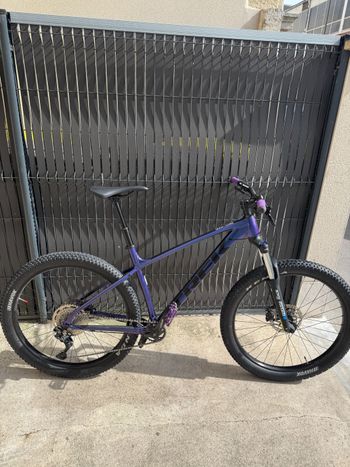 Used Trek Roscoe 6 2022 2022 Mountainbike, Purple, 27.5 — image 3 of 7
