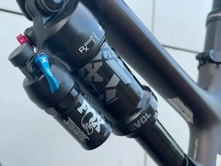 Gebrauchtes Specialized Comp Carbon 2023 Mountainbike, Hellgrau — Bild 4 von 8