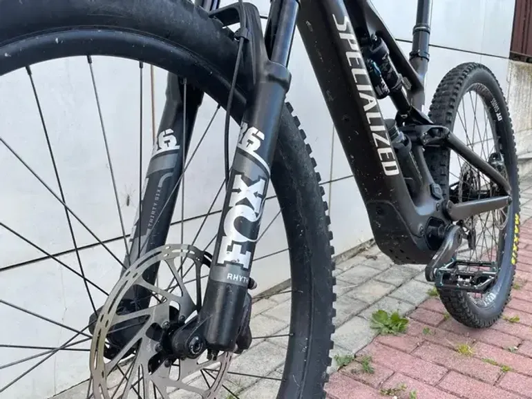 Gebrauchtes Specialized Comp Carbon 2023 Mountainbike, Hellgrau — Bild 3 von 8