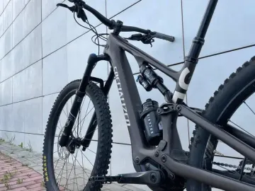 Used Specialized Comp Carbon 2023 Mountainbike, Light Gray — image 2 of 8