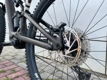 Used Specialized Comp Carbon 2023 Mountainbike, Light Gray — image 5 of 8