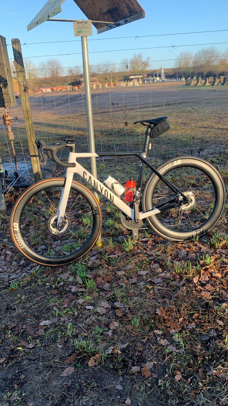 Used Canyon Ultimate CF SL 8 Aero 2024 2024 Road & Gravel, White — image 3 of 3
