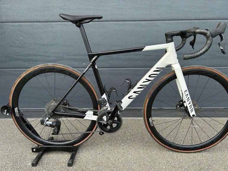 Used Canyon Ultimate CF SL 7 AXS 2024 2024 Road & Gravel, Black — image 1 of 3