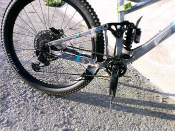 Used Banshee Titan V3.2 2024 Mountainbike, Light Gray — image 3 of 7