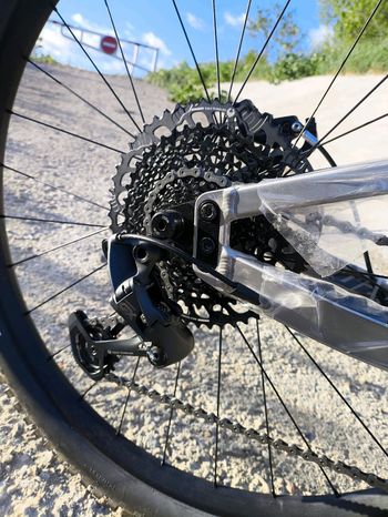 Used Banshee Titan V3.2 2024 Mountainbike, Light Gray — image 5 of 7