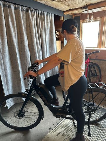 Used Trek Verve 2+ Electric 2023 Road & Gravel, Black — image 1 of 3