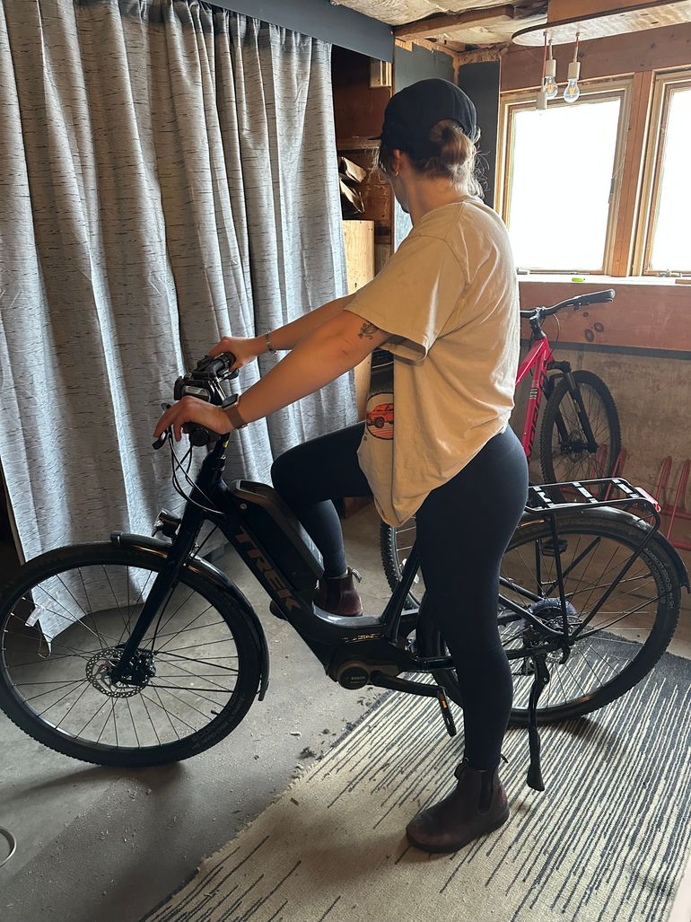 Used Trek Verve 2+ Electric 2023 Road & Gravel, Black — image 2 of 3