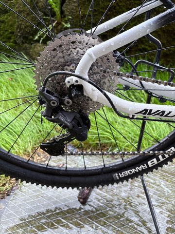 GT Avalanche Comp 2022 2022 Mountainbike de segunda mano, Negro — imagen 3 de 10