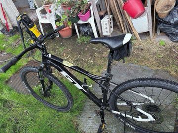 GT Avalanche Comp 2022 2022 Mountainbike de segunda mano, Negro — imagen 5 de 10