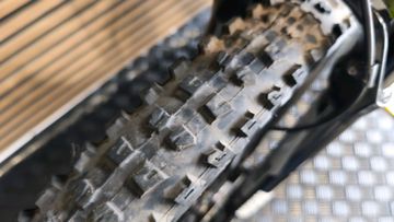 Used Specialized Camber Other Shimano 2018 Mountainbike, Green — image 17 of 20
