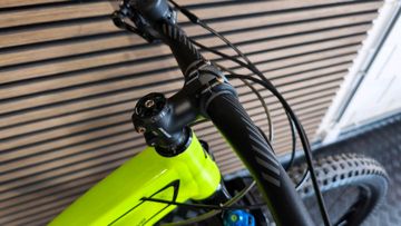 Used Specialized Camber Other Shimano 2018 Mountainbike, Green — image 8 of 20