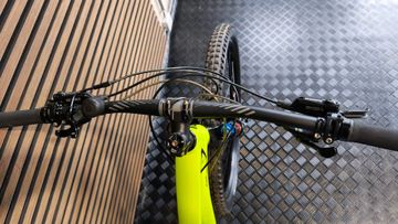 Used Specialized Camber Other Shimano 2018 Mountainbike, Green — image 10 of 20