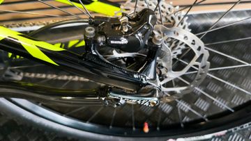 Used Specialized Camber Other Shimano 2018 Mountainbike, Green — image 12 of 20