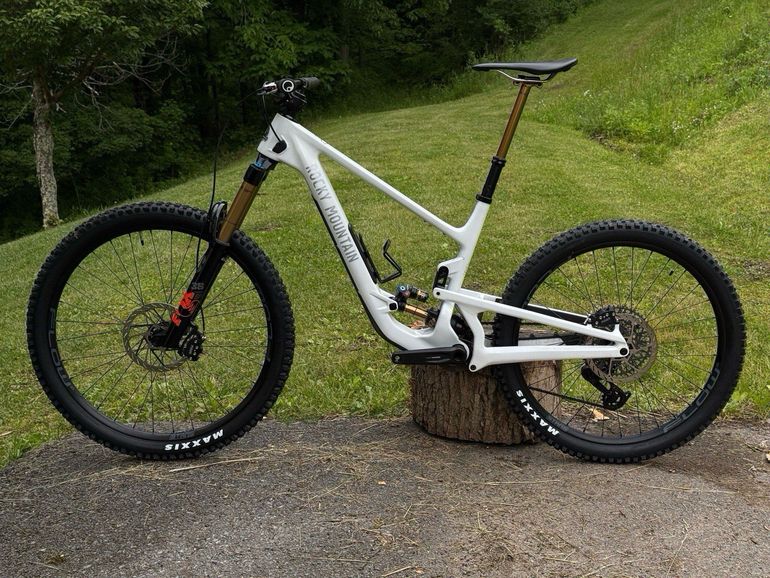 Used Rocky Mountain Altitude C99 Sram 2024 2024 Mountainbike, White, 27.5, 29 — image 2 of 22