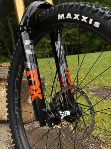 Used Rocky Mountain Altitude C99 Sram 2024 2024 Mountainbike, White, 27.5, 29 — image 5 of 22