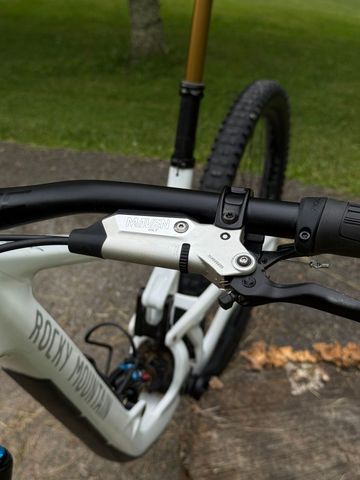 Used Rocky Mountain Altitude C99 Sram 2024 2024 Mountainbike, White, 27.5, 29 — image 7 of 22