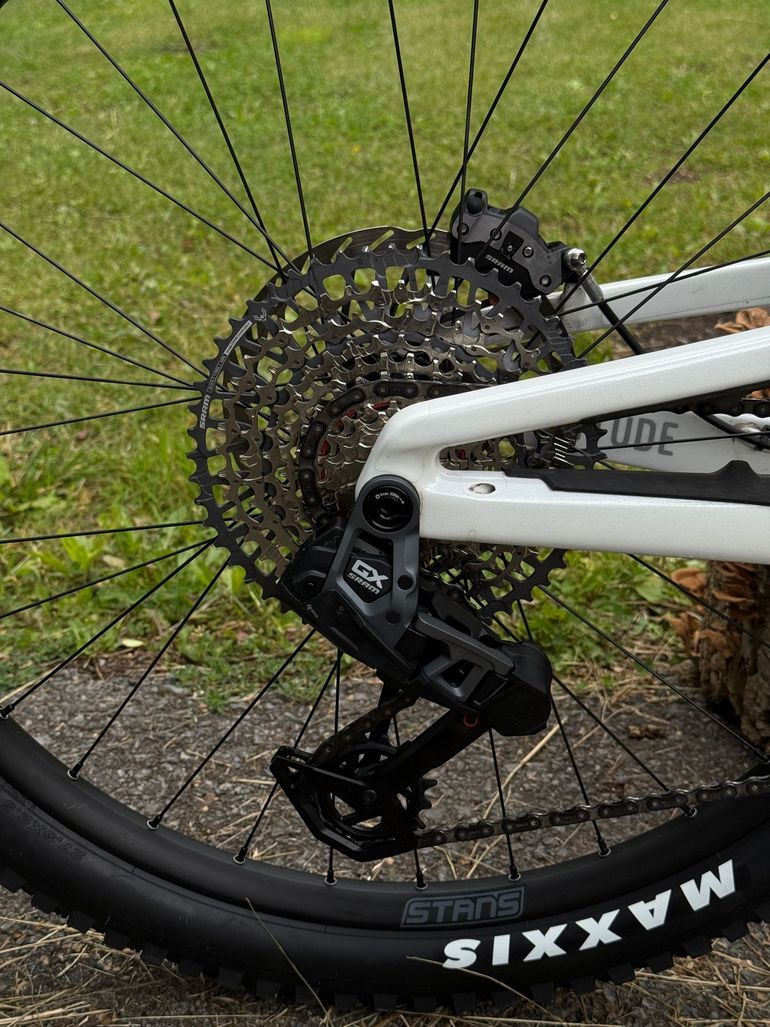 Used Rocky Mountain Altitude C99 Sram 2024 2024 Mountainbike, White, 27.5, 29 — image 4 of 22