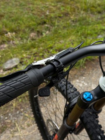 Used Rocky Mountain Altitude C99 Sram 2024 2024 Mountainbike, White, 27.5, 29 — image 8 of 22