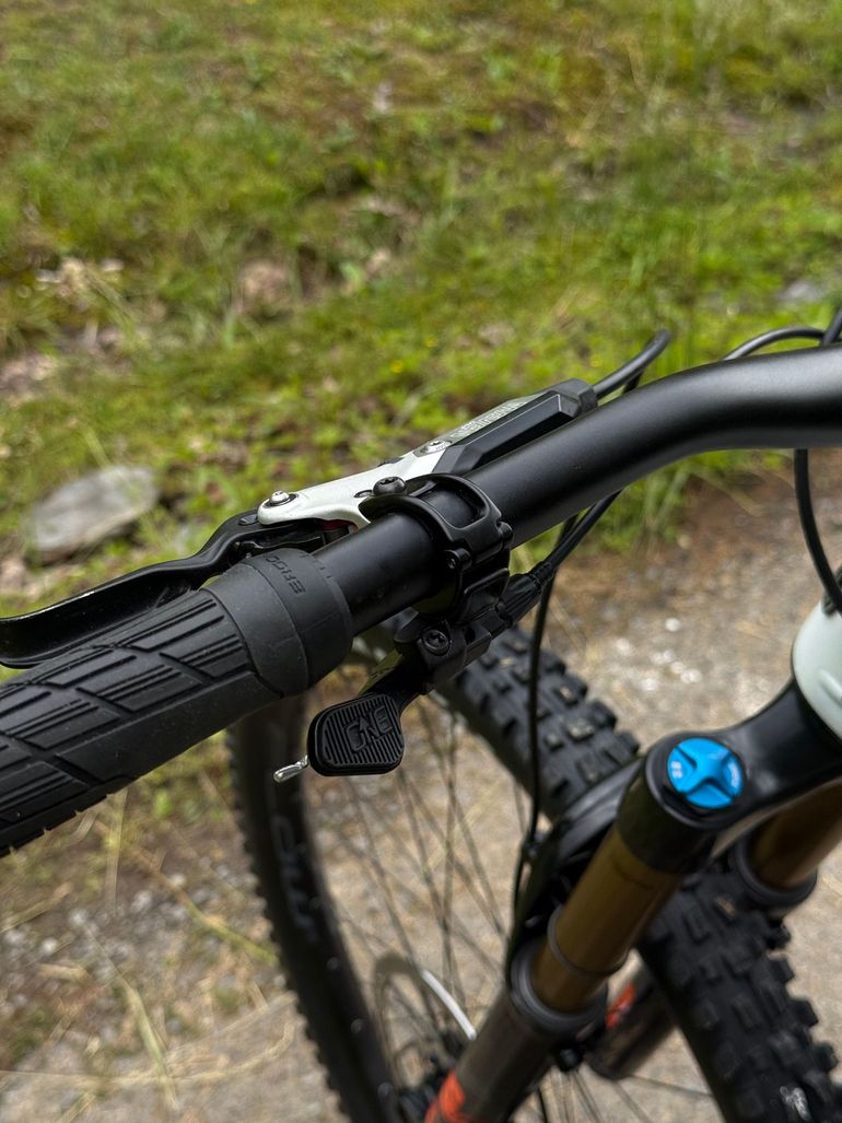 Used Rocky Mountain Altitude C99 Sram 2024 2024 Mountainbike, White, 27.5, 29 — image 8 of 22